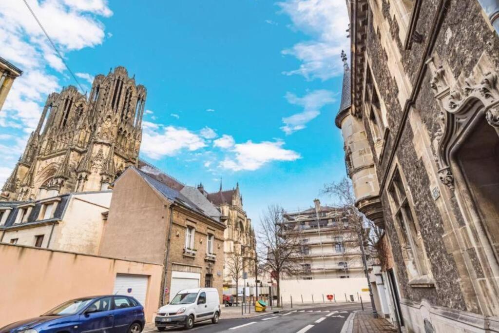 Fire, Appartement Vue Cathedrale Реймс Экстерьер фото